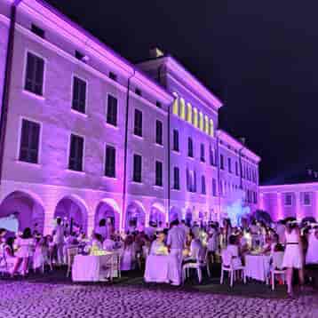 happinesseventsitaly_musica_coreografie_scenografie_eventi-musicali_Convention_meeting-dj-fari-a-batteria